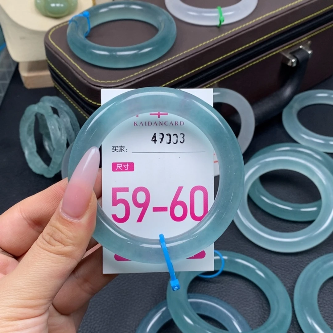 静****石英质玉未镶嵌手镯