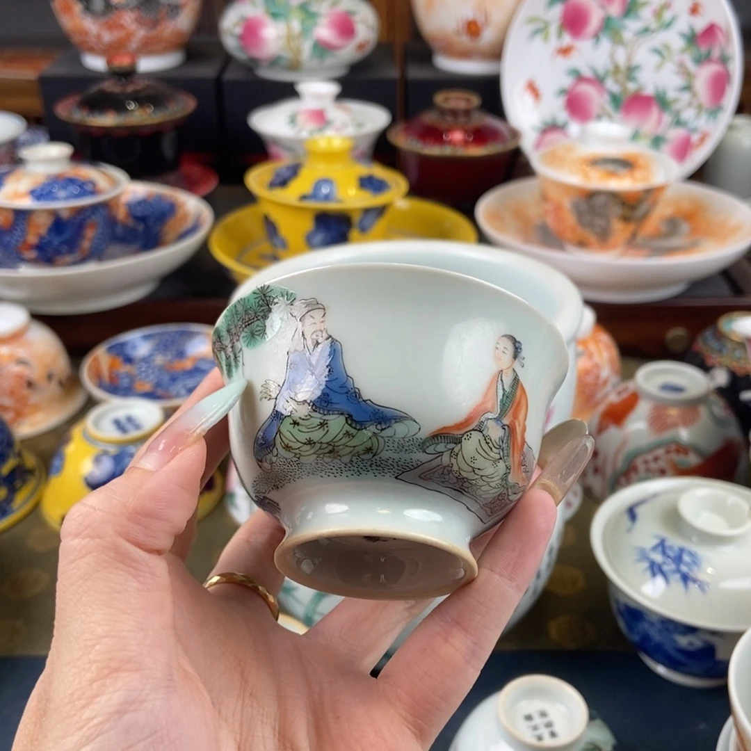 张***疯陶瓷艺术家的作品是一种
