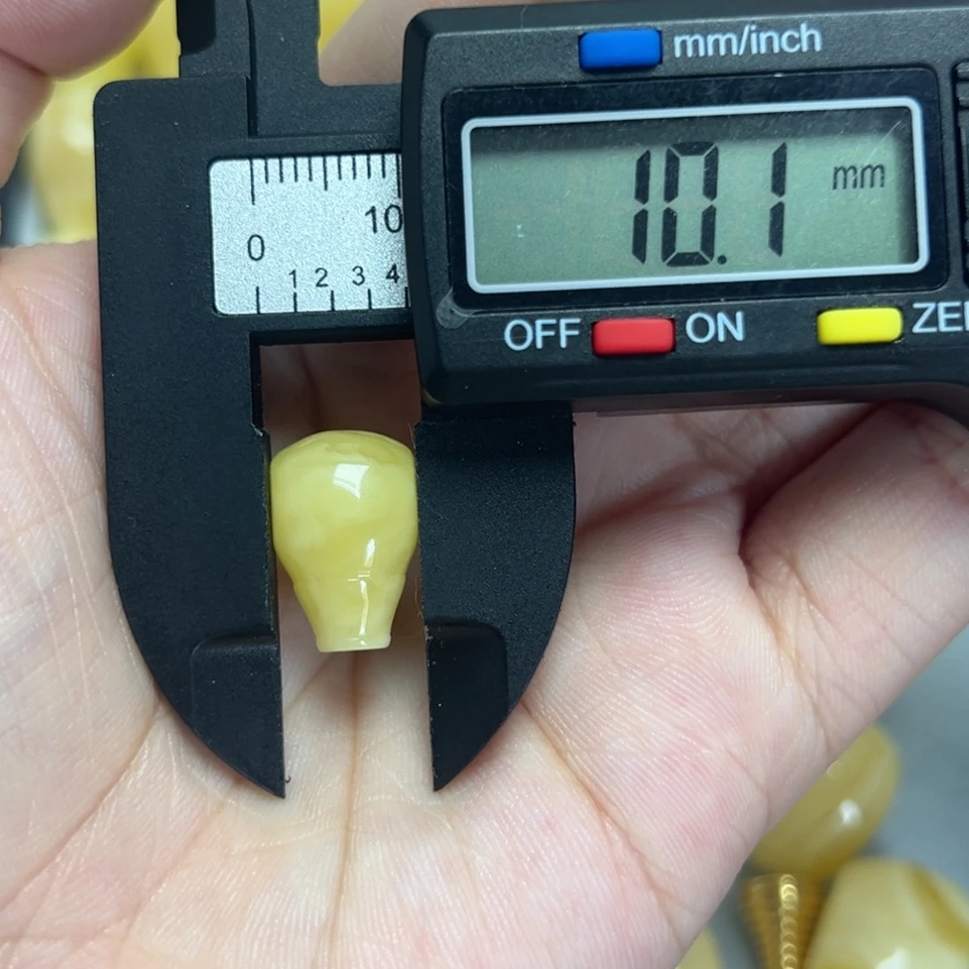张***爷琥珀未镶嵌裸石三通