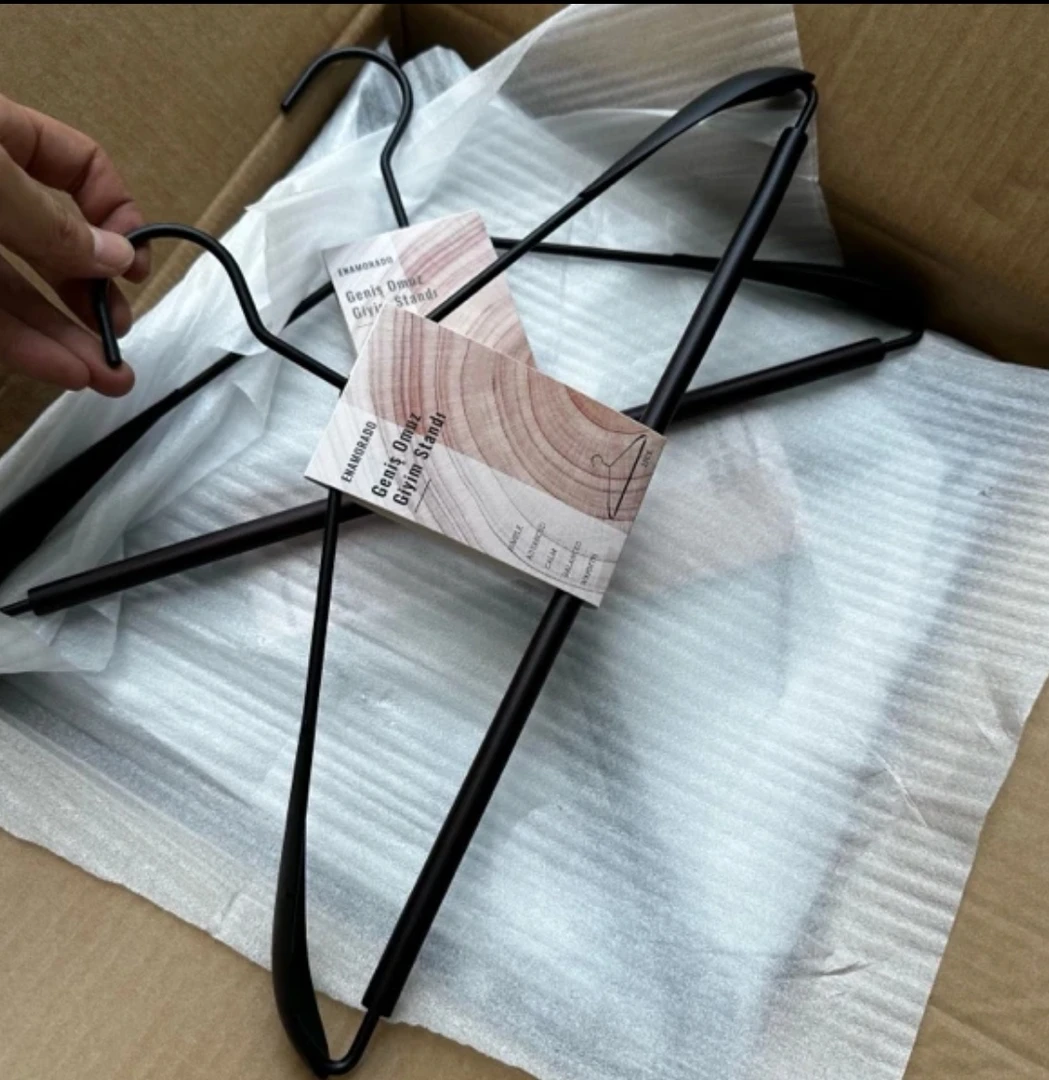 土耳其E家加粗4.5高锰钢宽肩衣架北欧风格衣柜家用大衣挂无痕