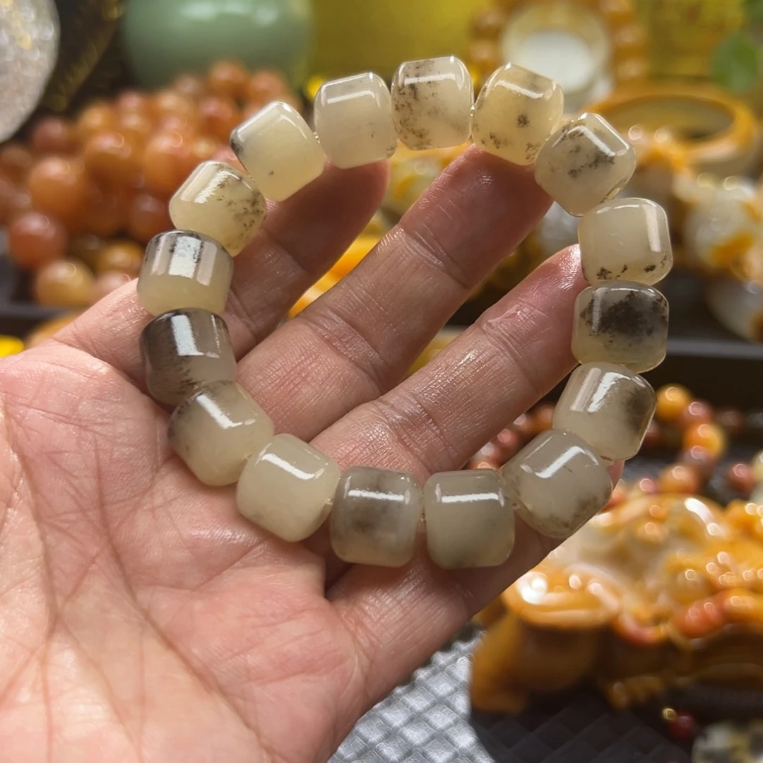 石英质玉未镶嵌颈饰