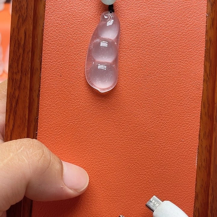 石英质玉吊坠未镶嵌