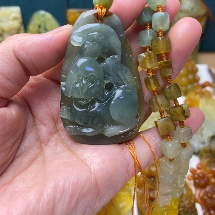 蛇纹石玉未镶嵌颈饰