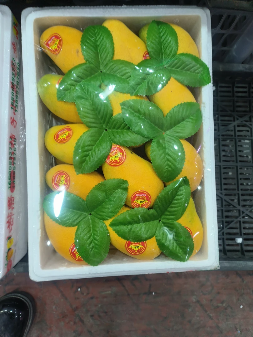 海南小台芒果，口感香甜软糯，核薄肉厚，吃一口满嘴浓浓芒果香