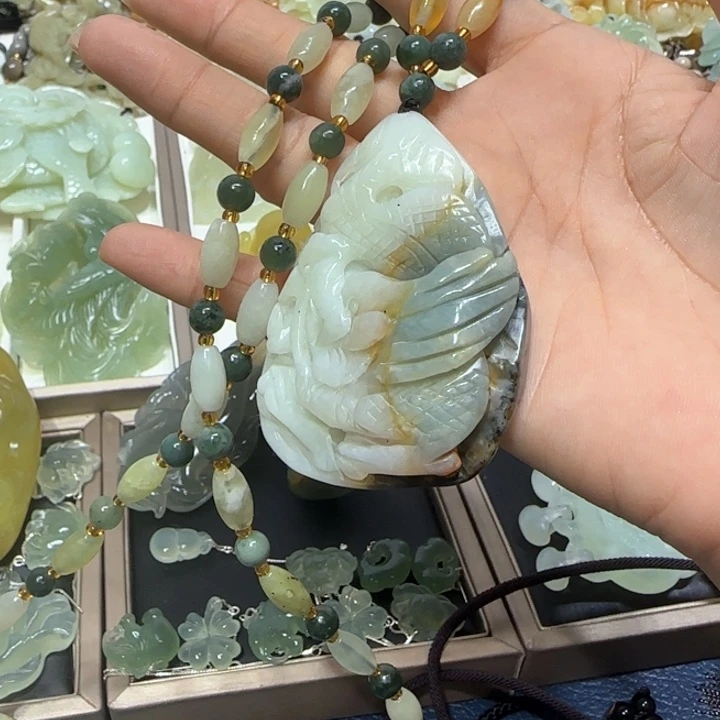 蛇纹石玉未镶嵌吊坠