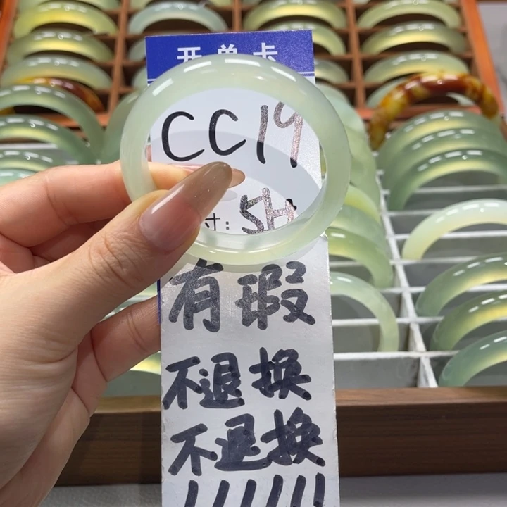 岫玉手镯未镶嵌什****富