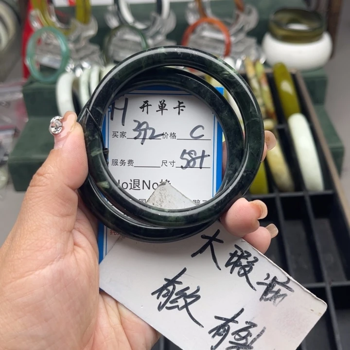 蛇纹石玉未镶嵌手镯