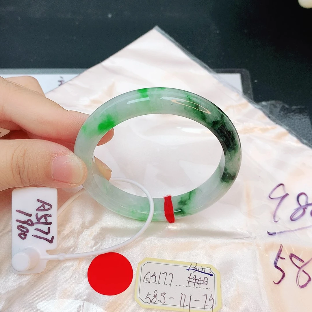 翡翠手镯未镶嵌缅甸翡翠