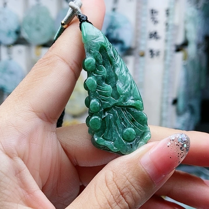 颈饰足铂镶嵌翡翠翡翠