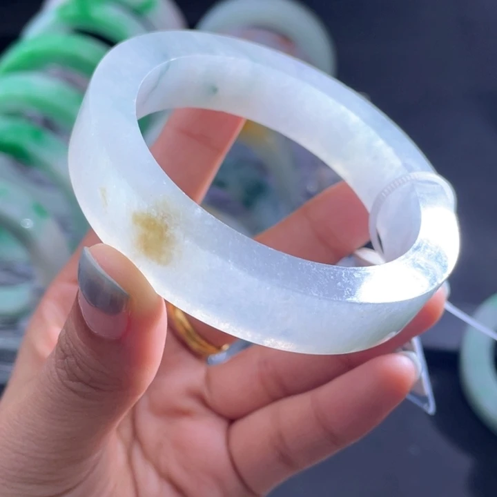 未镶嵌手镯定制翡翠