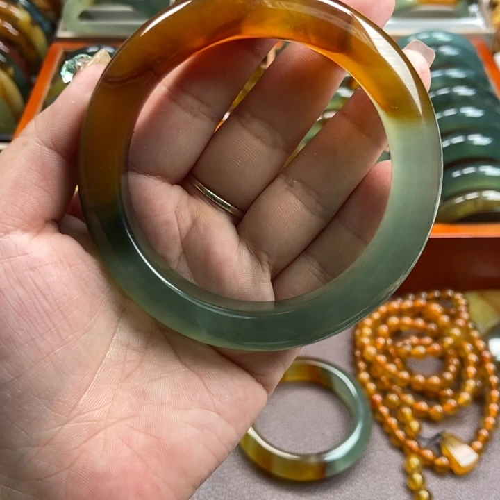 沐****蛇纹石玉未镶嵌手镯