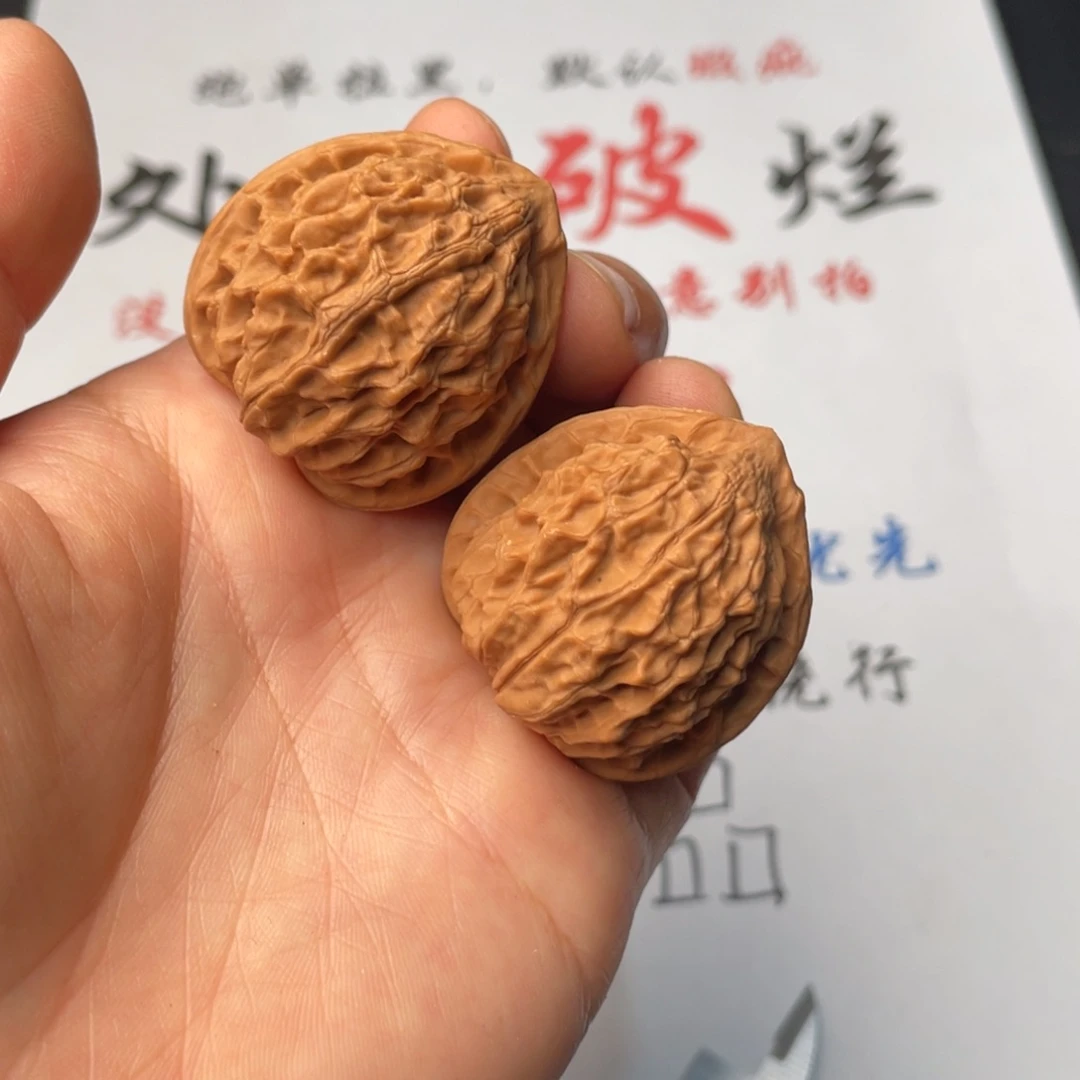 文玩核桃吊坠563。34金牛有磕碰