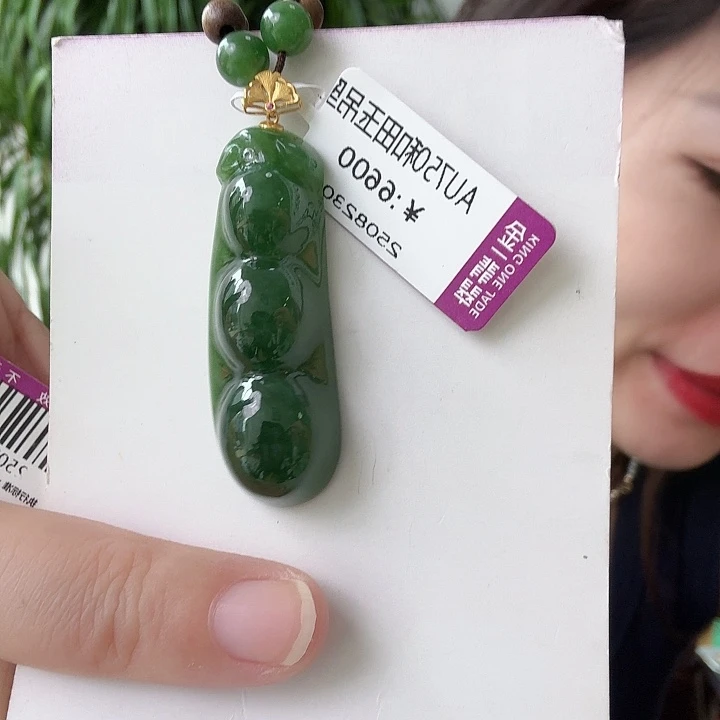 和田玉未镶嵌颈饰倩