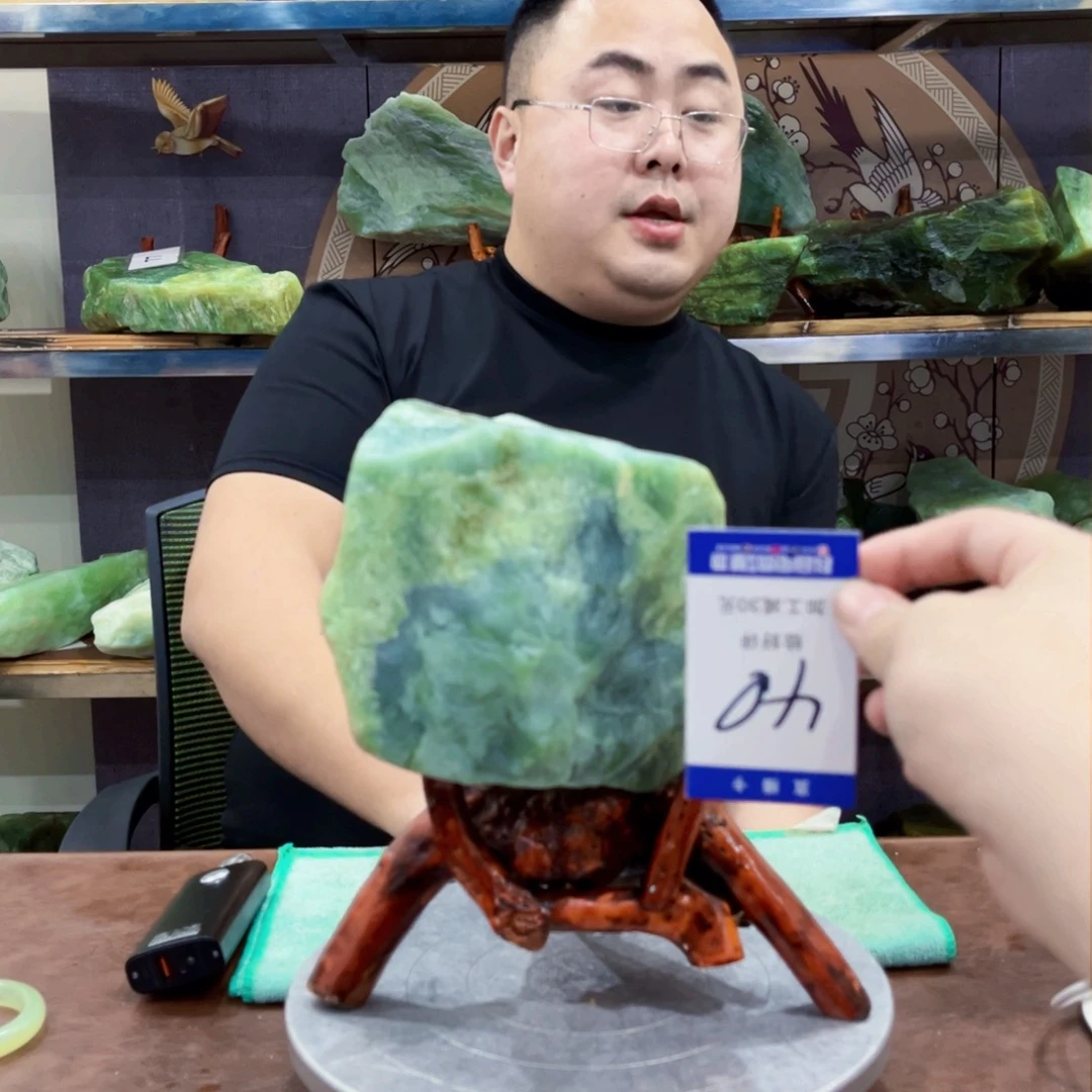 蛇纹石玉原石未镶嵌
