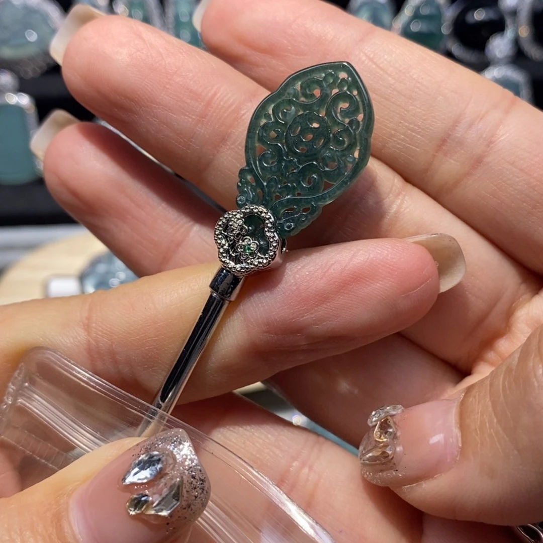 翡翠颈饰未镶嵌翡翠