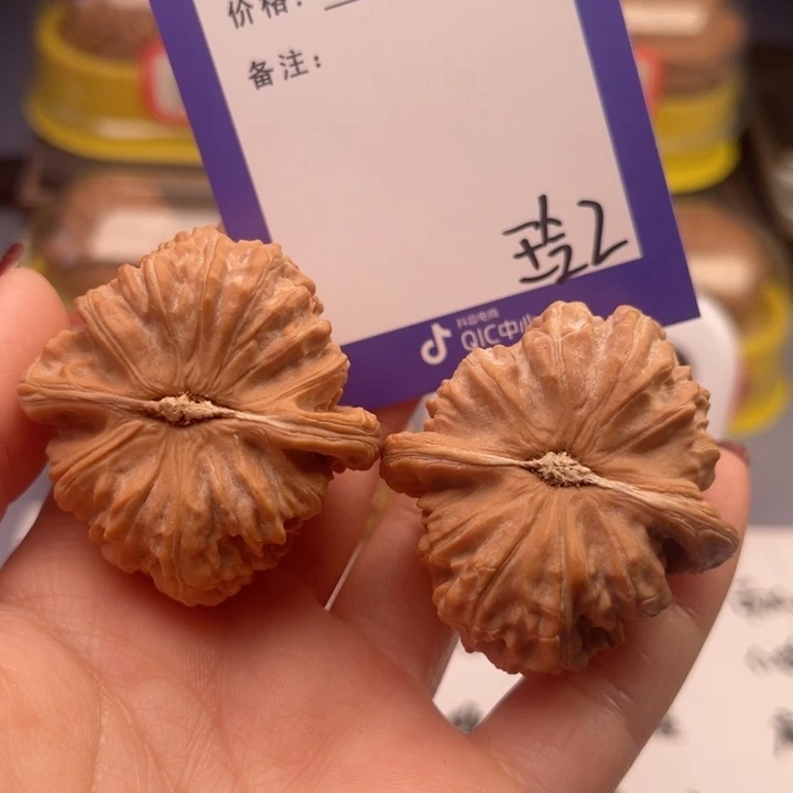 文玩核桃吊坠P**g文玩核桃把件2