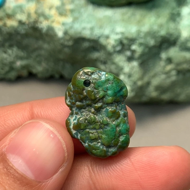 绿松石未镶嵌颈饰