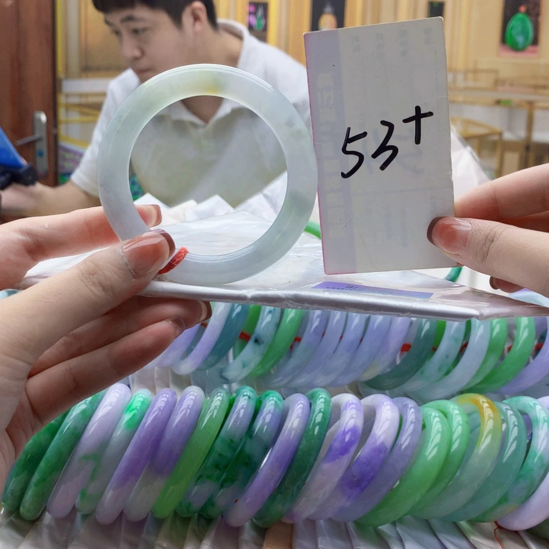 翡翠未镶嵌手镯jj