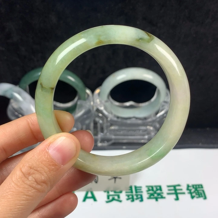 翡翠未镶嵌手镯44号。 57圈