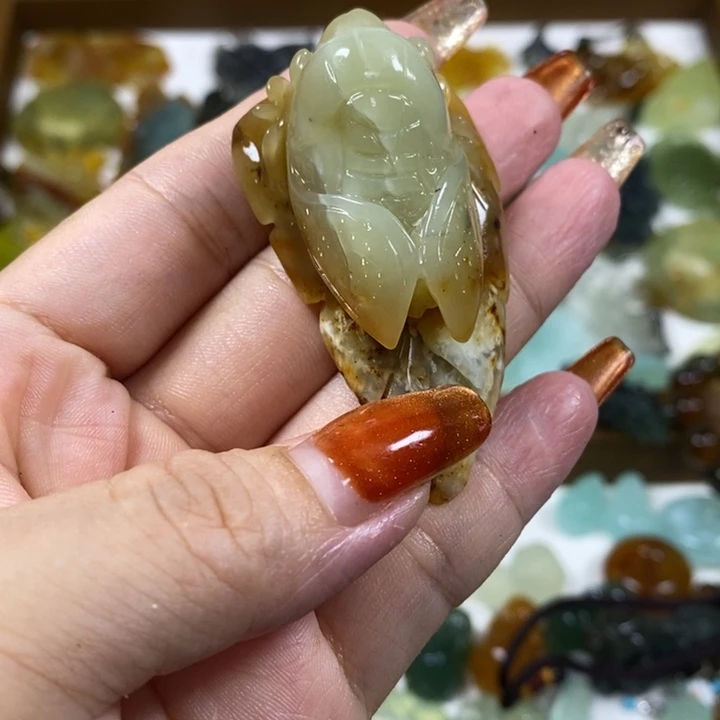 蛇纹石玉未镶嵌吊坠