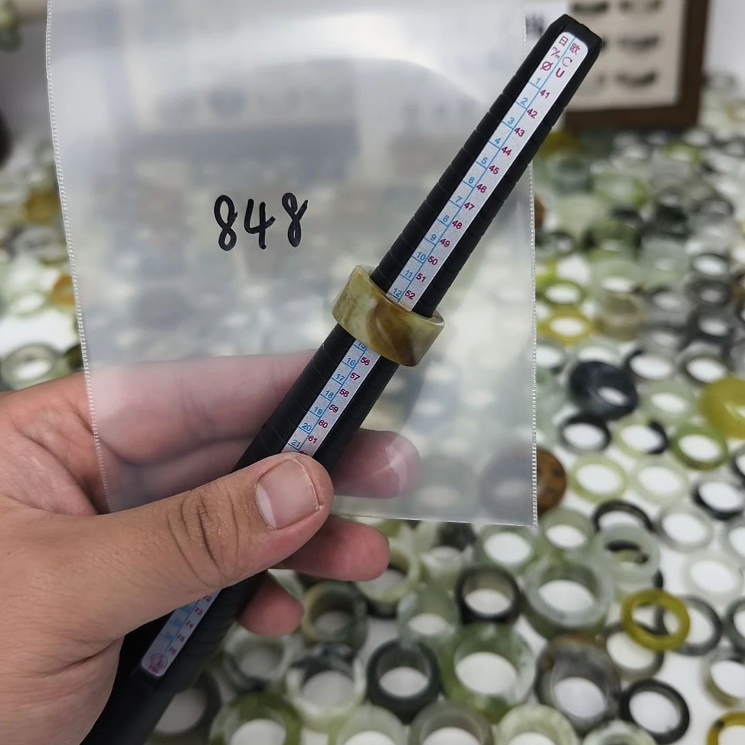 蛇纹石玉未镶嵌戒指