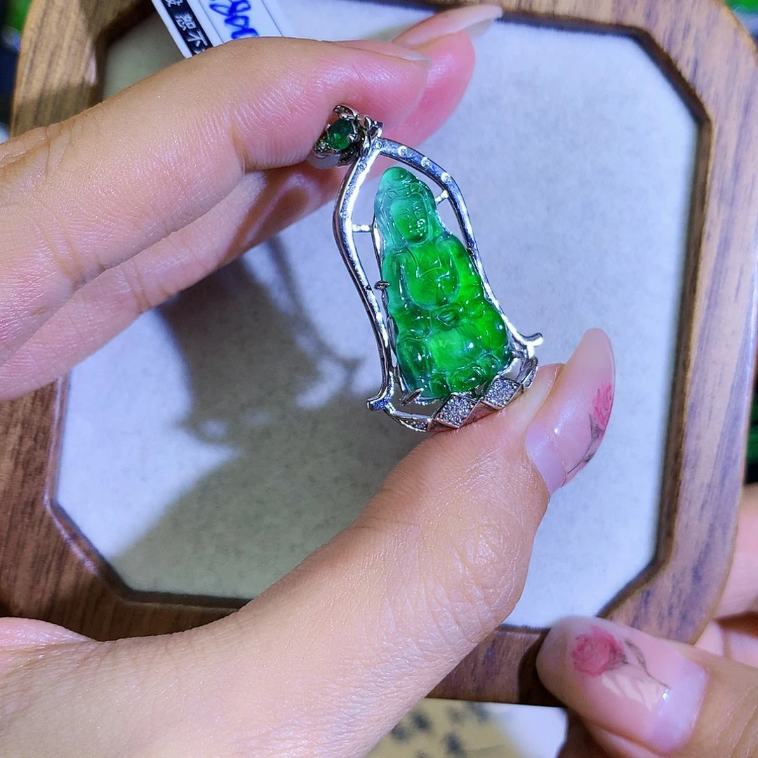 翡翠颈饰银S925镶嵌天然翡翠观音