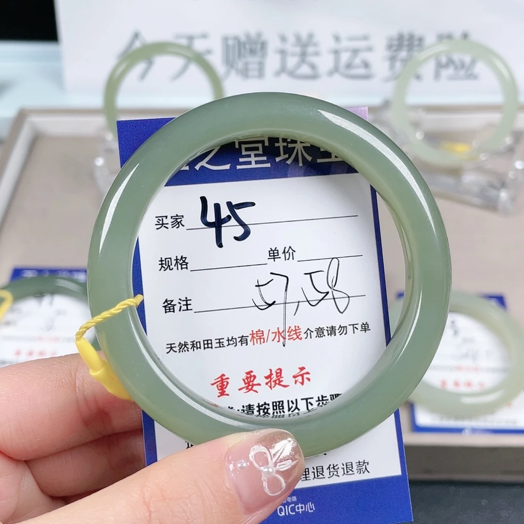 和田玉手镯未镶嵌徐***?