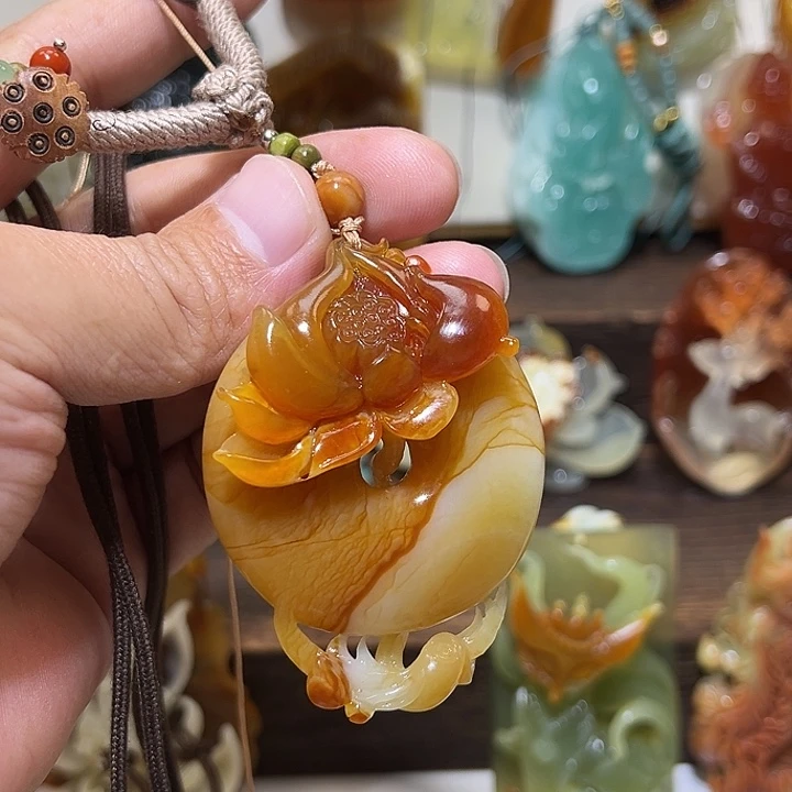 夏***天蛇纹石玉未镶嵌吊坠(不含链)