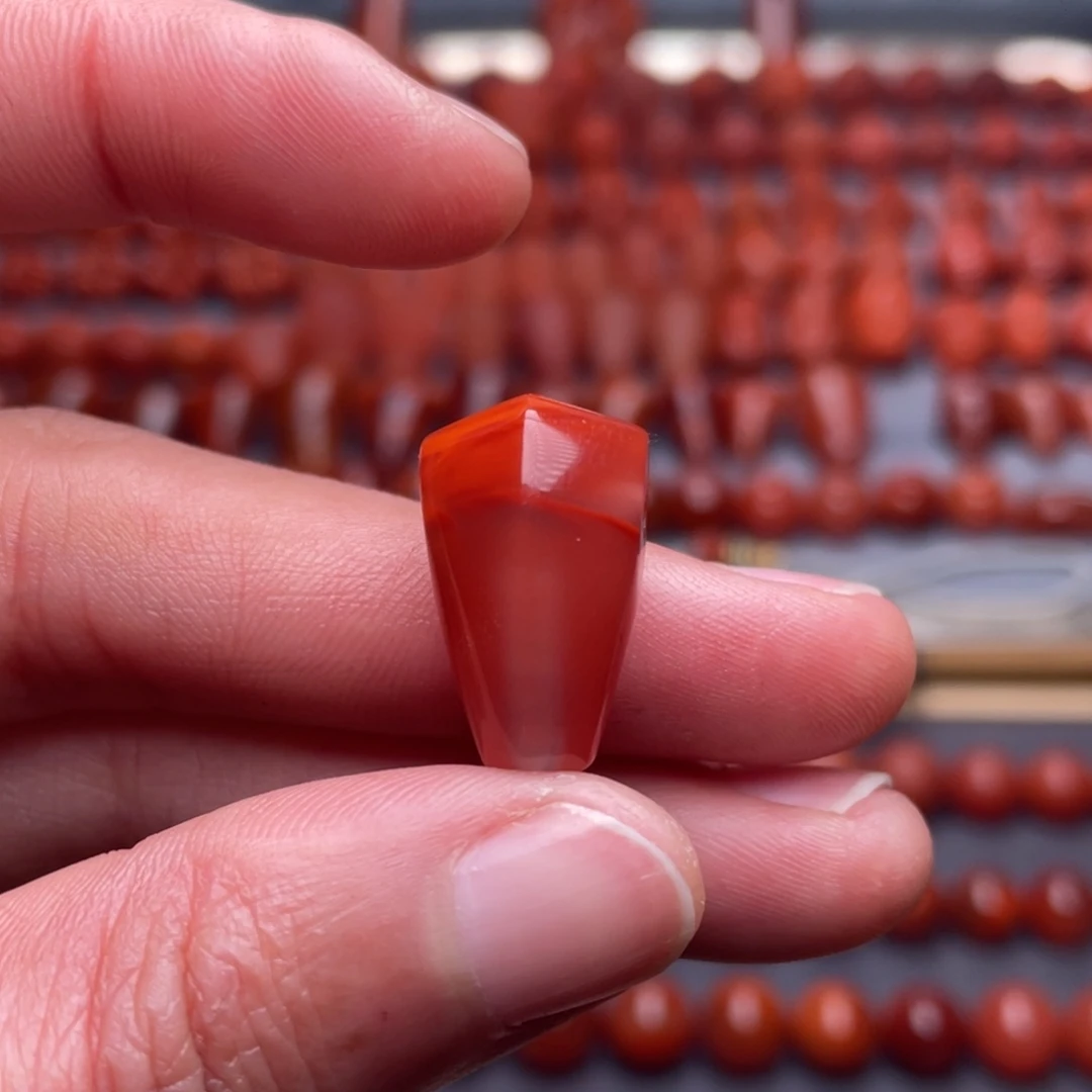 南红玛瑙未镶嵌其他W对孔12瓦西玫红双色三通