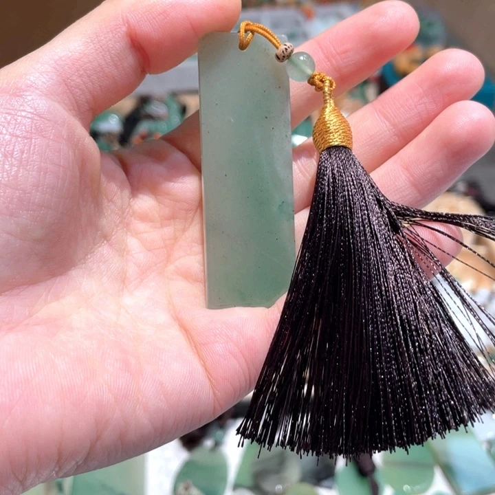 石英质玉未镶嵌颈饰