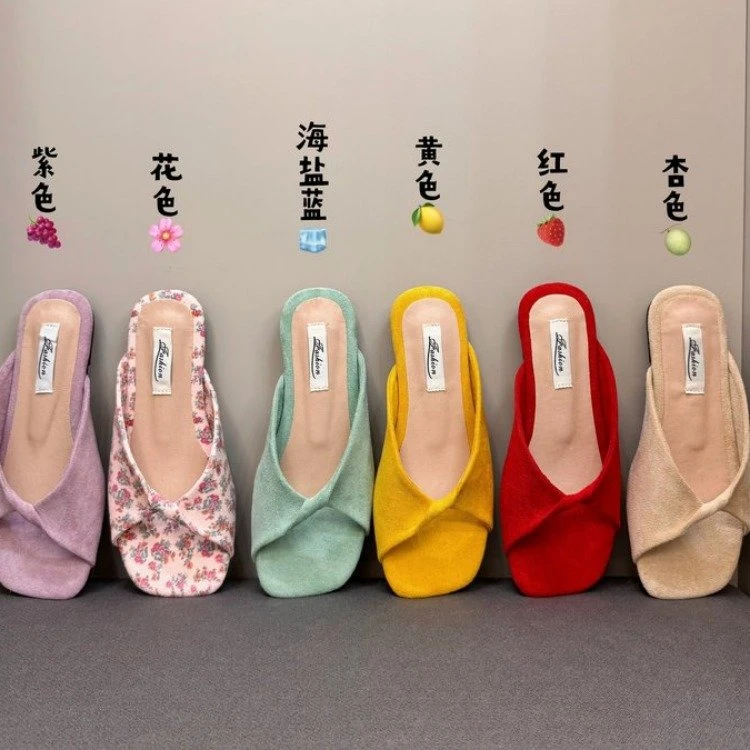 超软粉色碎花平底凉鞋女2025小众设计感气质凉拖鞋休闲方头凉拖鞋