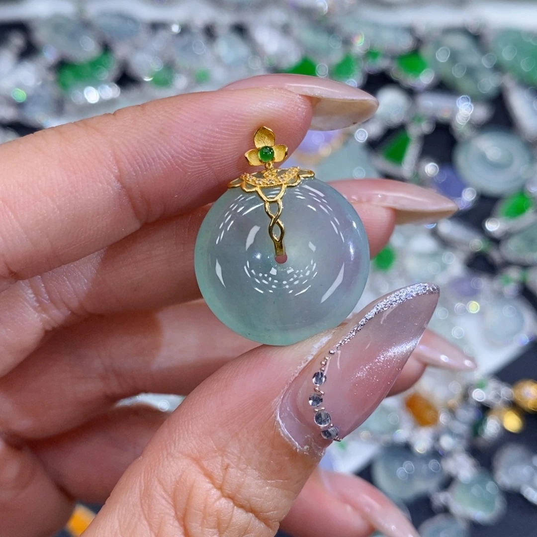 翡翠18K金镶嵌颈饰