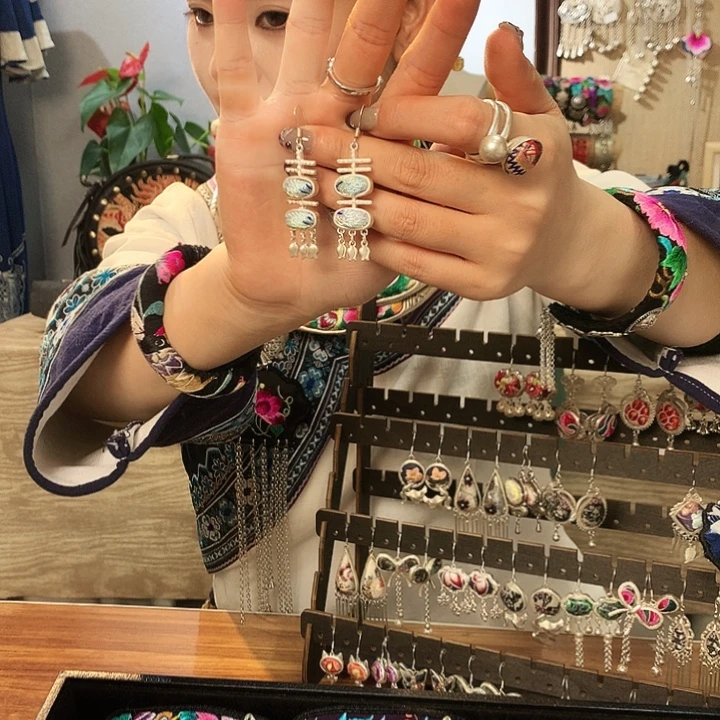 花岗石铁合金耳环