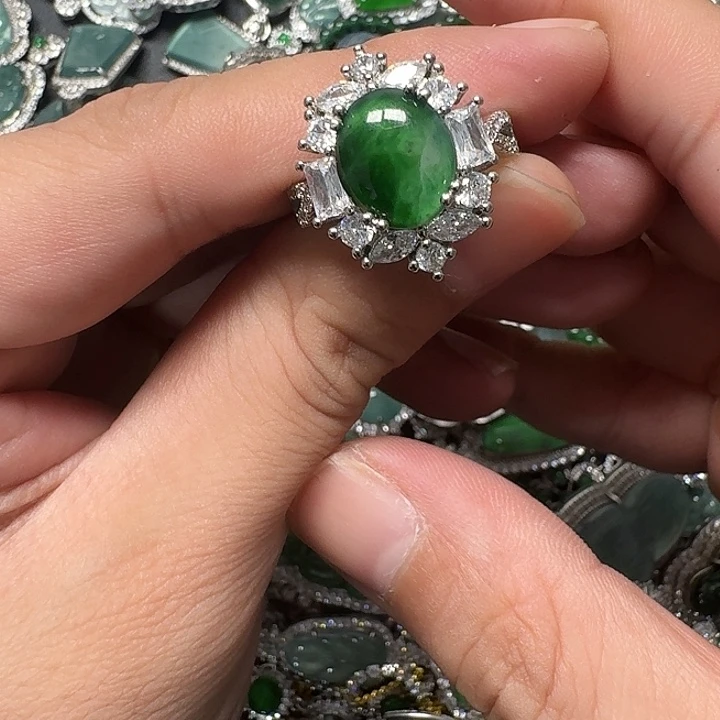 翡翠未镶嵌颈饰天然A货翡翠放漏