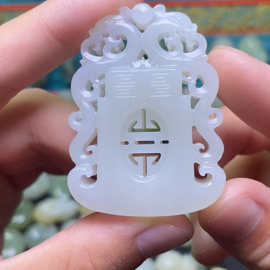 北***活和田玉未镶嵌颈饰