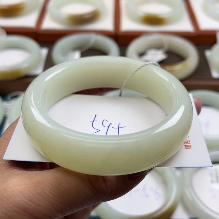 和田玉手镯未镶嵌起***猫