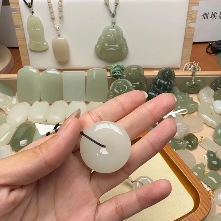 再***吧颈饰未镶嵌和田玉