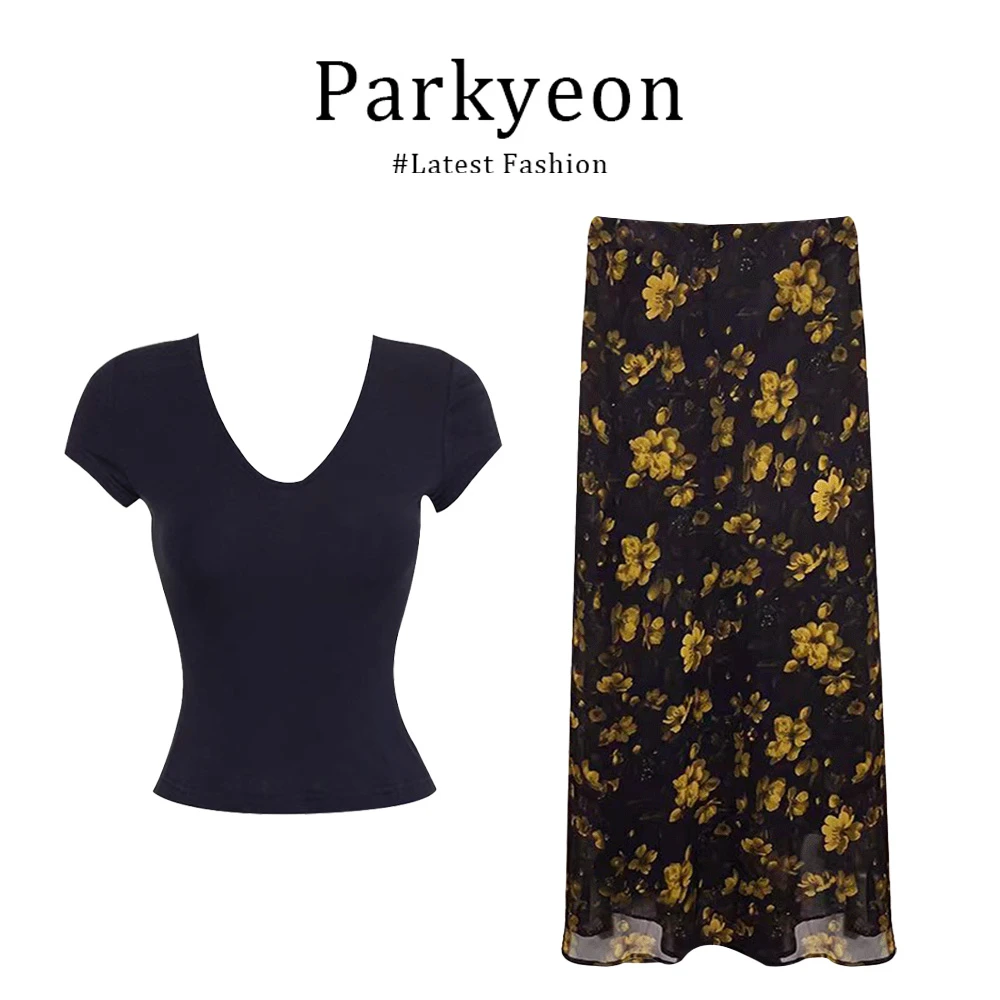 parkyeon法式轻熟修身显瘦黑色短袖上衣搭配碎花包臀半身裙两件套
