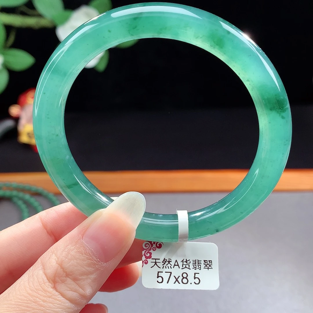 未镶嵌手镯（圆镯）翡翠