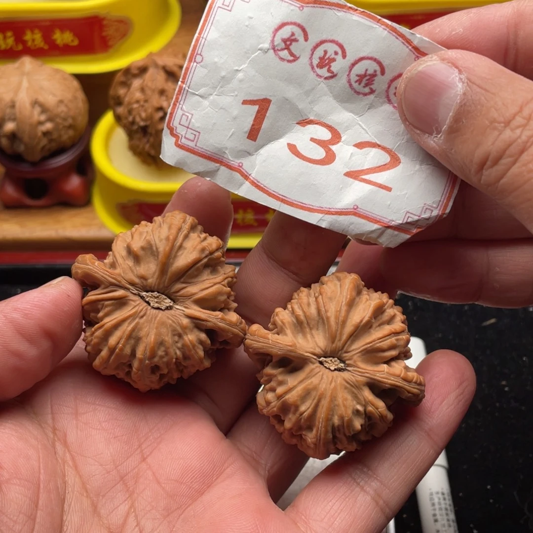 文玩核桃吊坠闷白