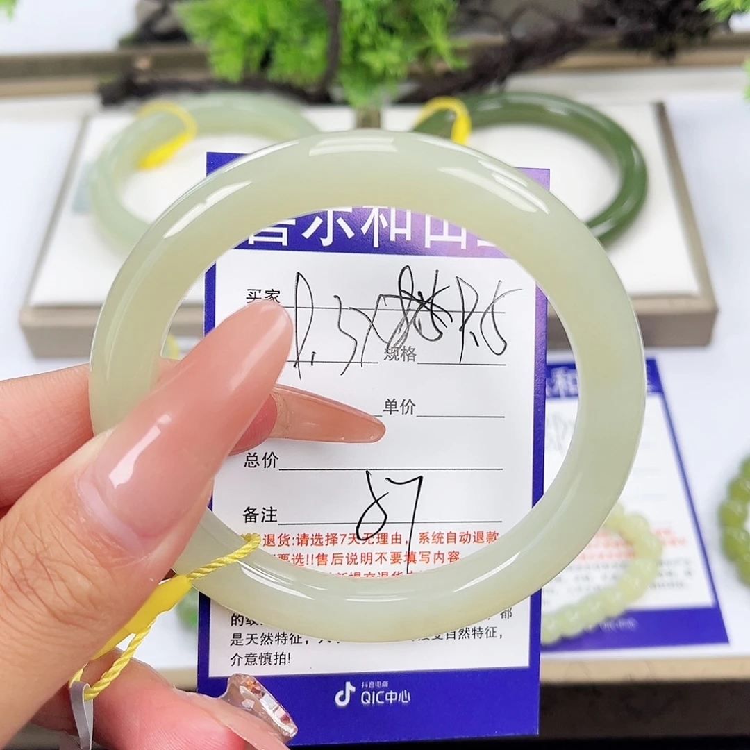 和田玉手镯未镶嵌