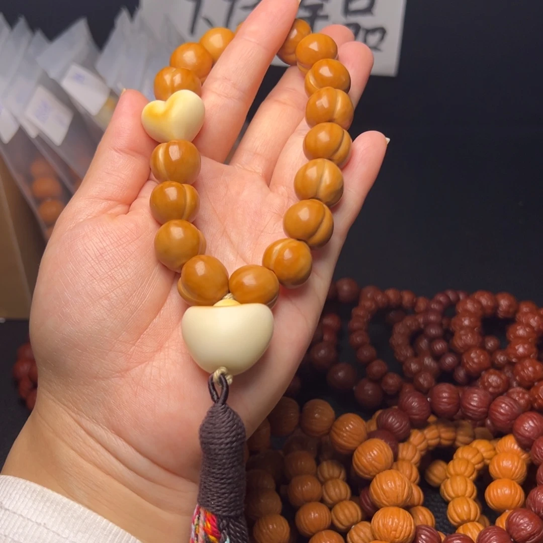 猴头核桃吊坠屁桃16