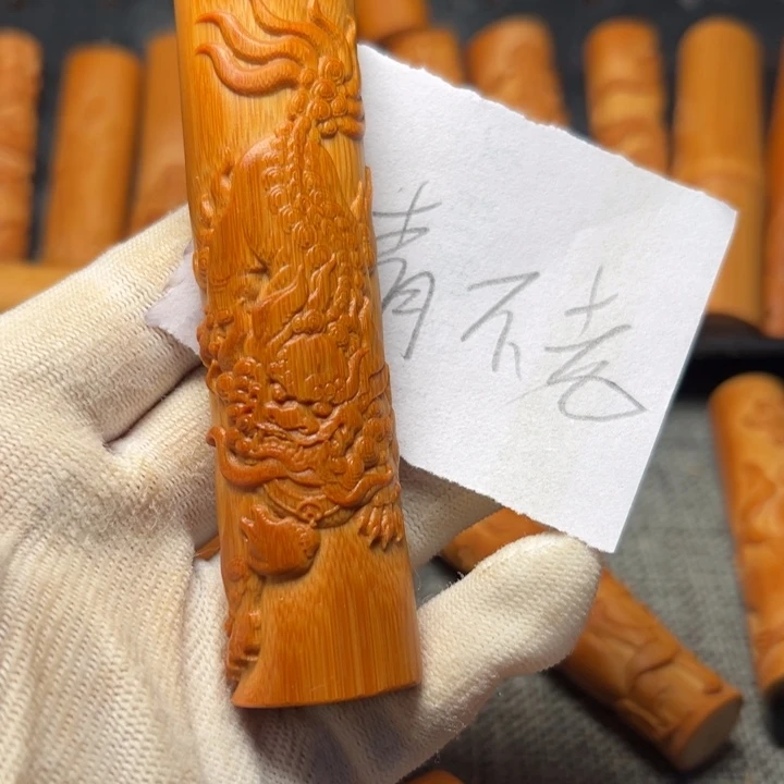 实心竹雕刻手把件