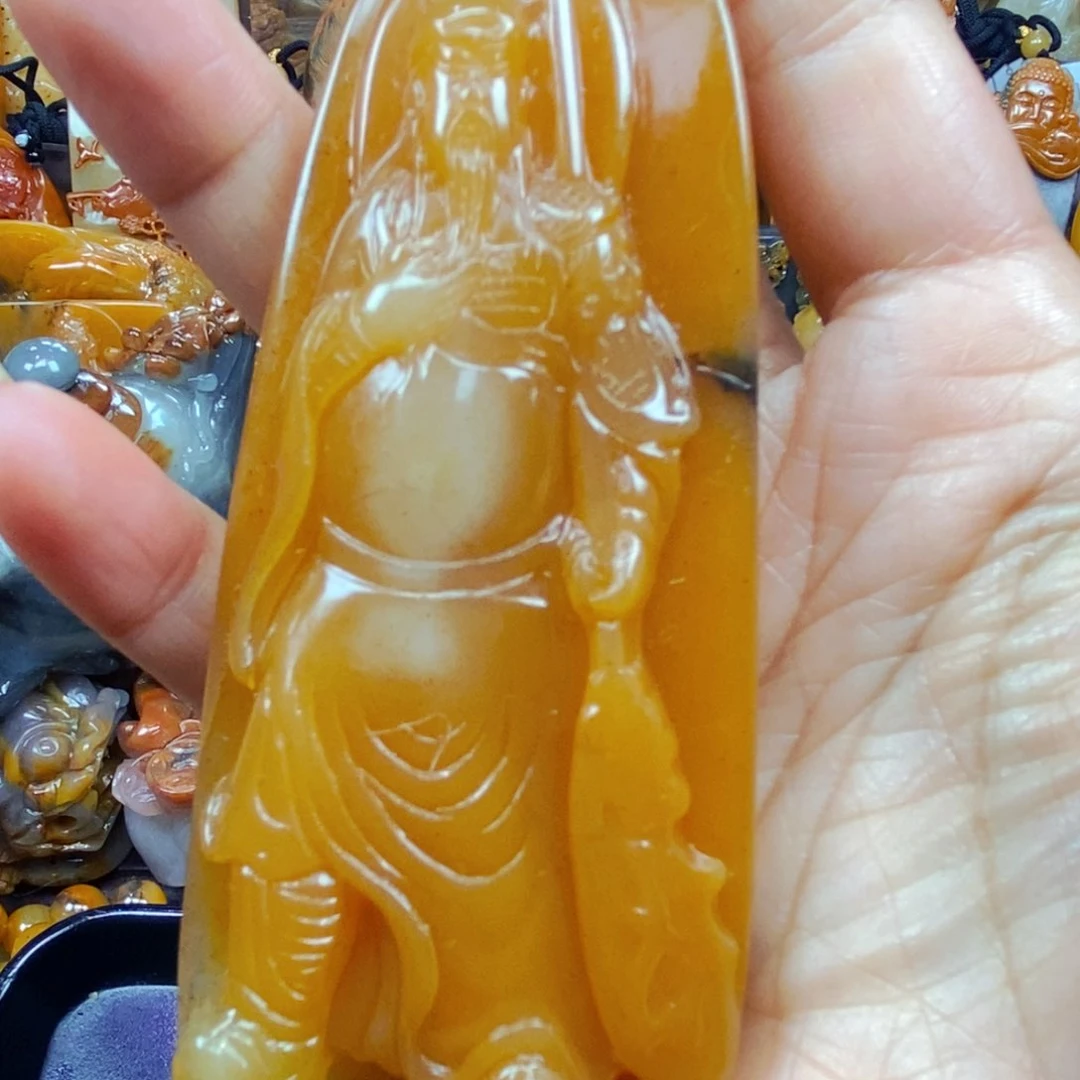 未镶嵌石英质玉（黄龙玉）颈饰