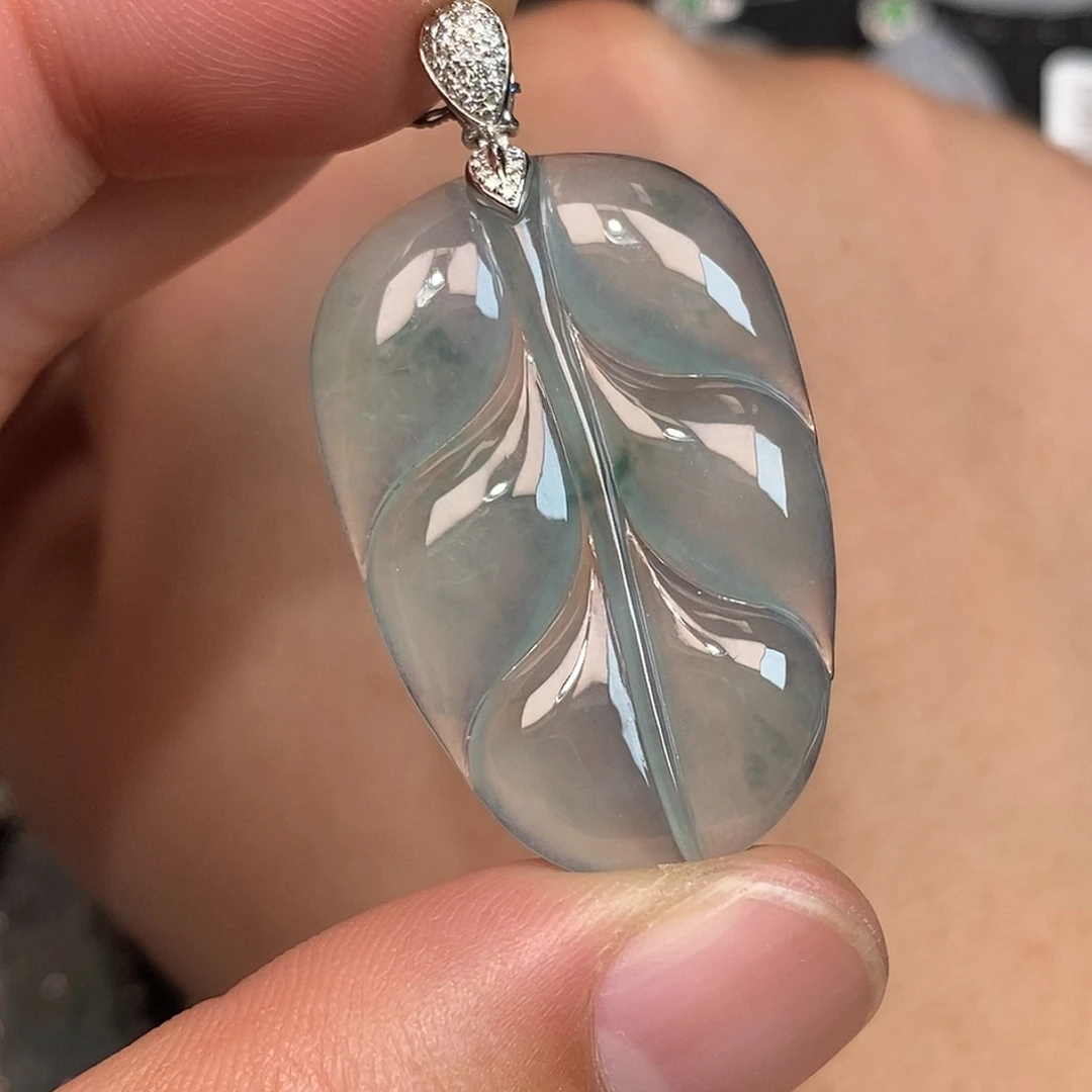 翡翠18K金镶嵌颈饰叶子