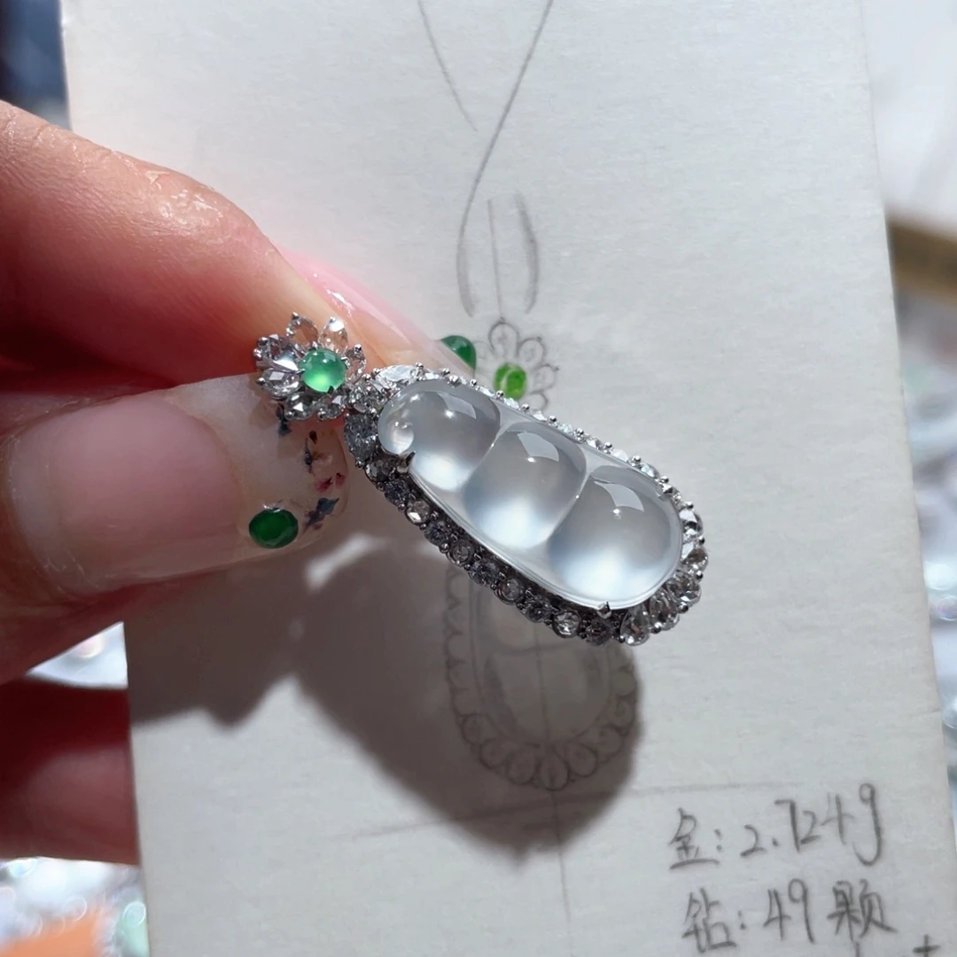 翡翠18K金镶嵌颈饰豆子