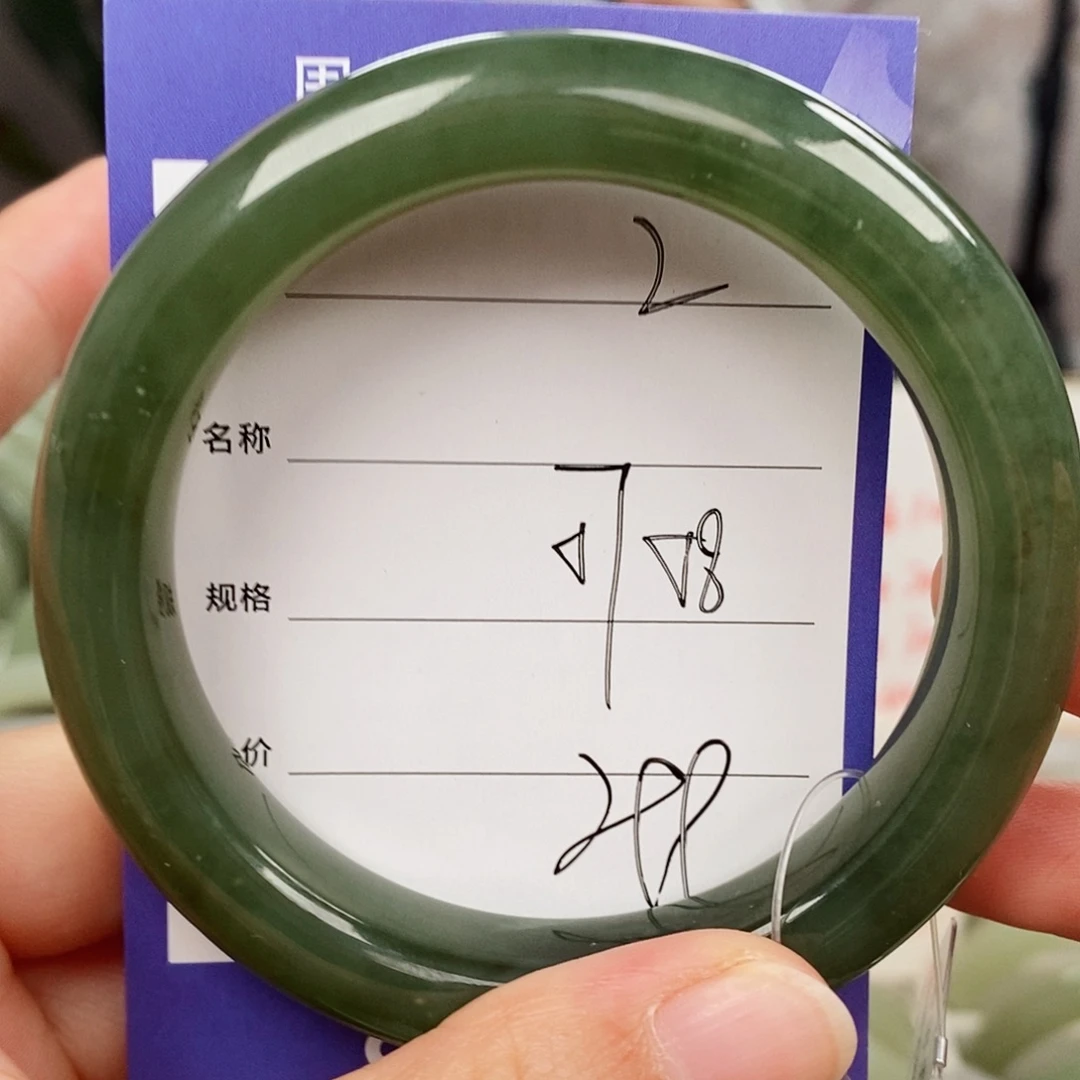 和田玉未镶嵌手镯微色差2