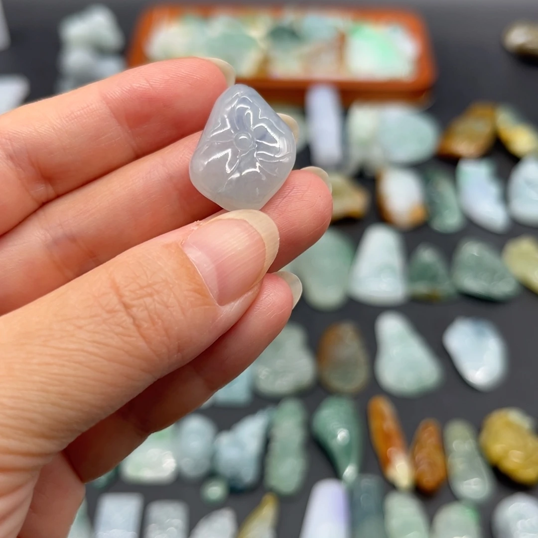 颈饰未镶嵌翡翠荷叶