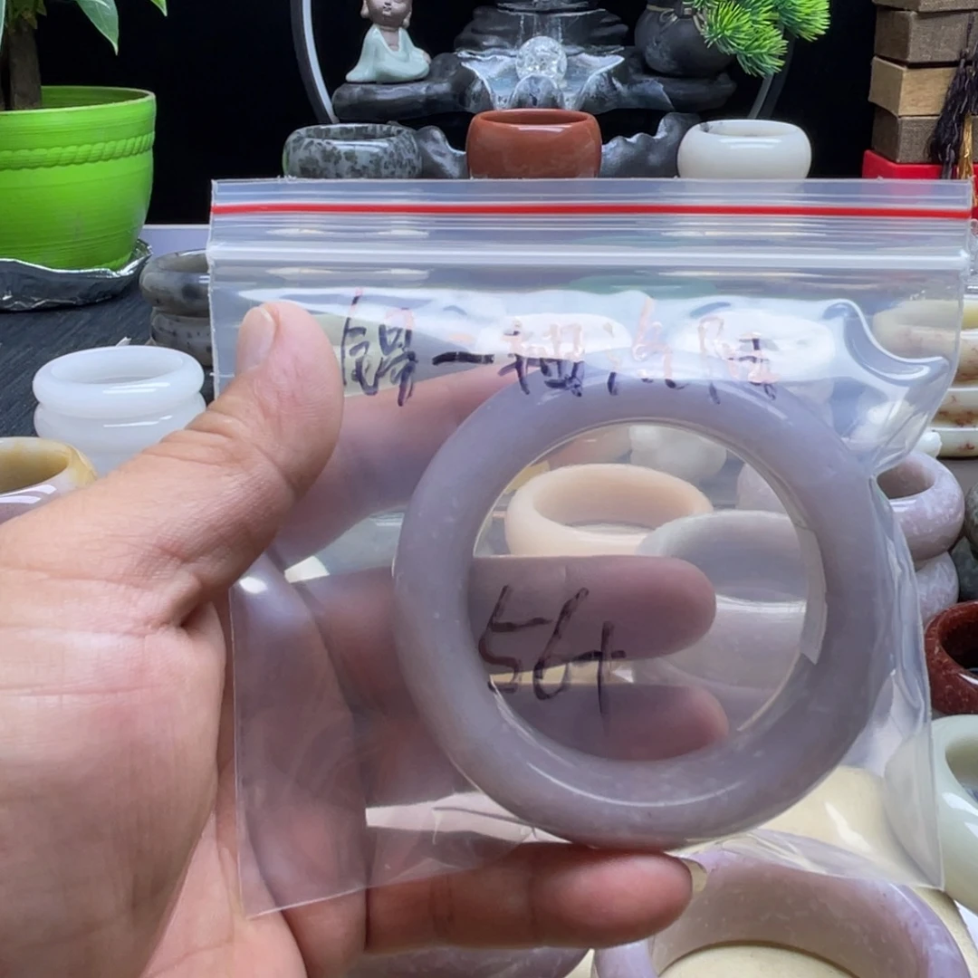 无***承石英岩玉未镶嵌手镯