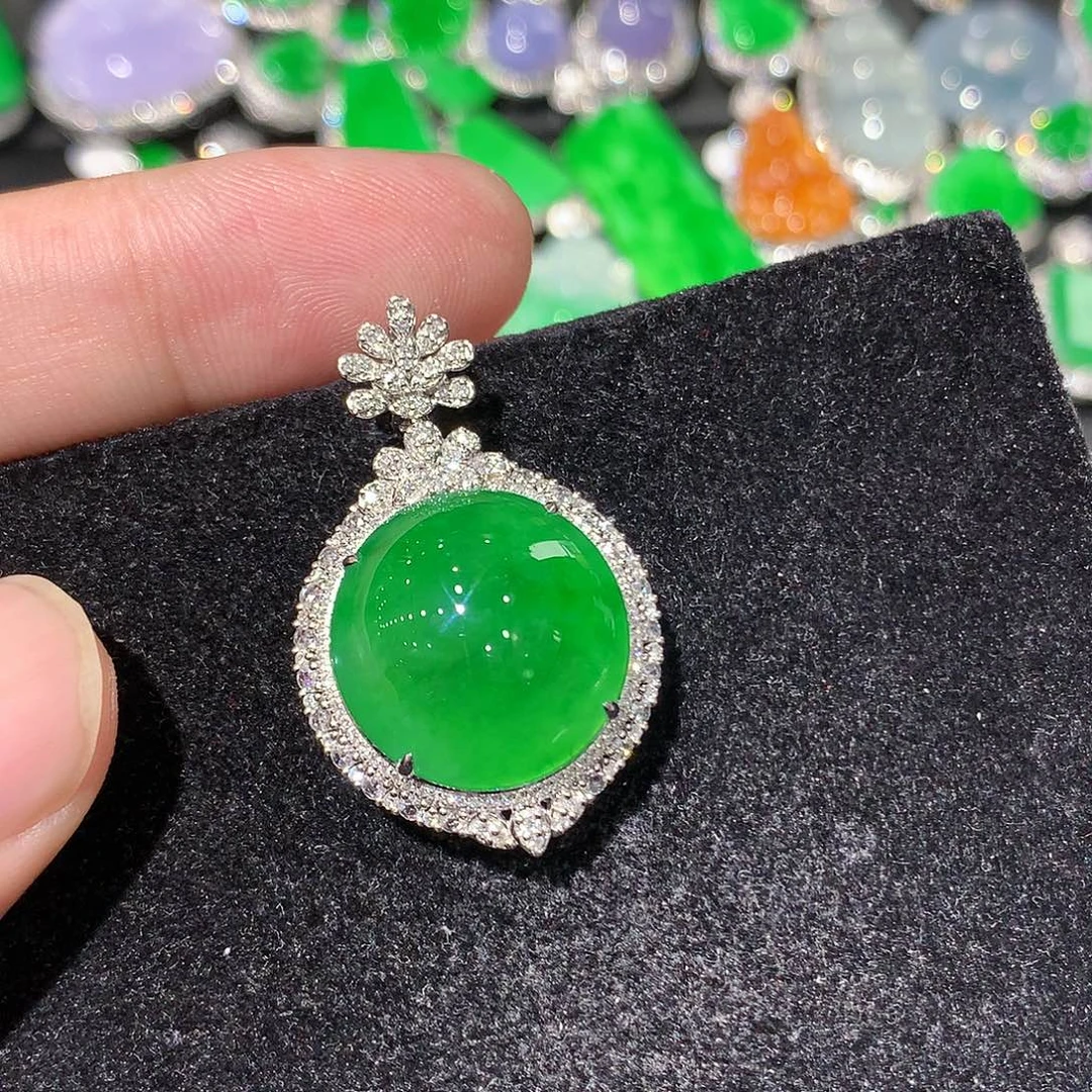 翡翠18K金镶嵌颈饰